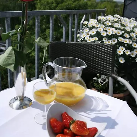 Hotel Regina - Bed & Breakfast Koeln Bed & Breakfast 3*